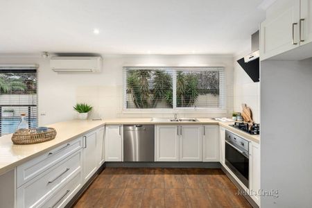 7 Carinya Avenue, Aspendale - Photo 2
