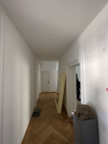 Helle Altbauwohnung mit Dachterasse - Photo 2