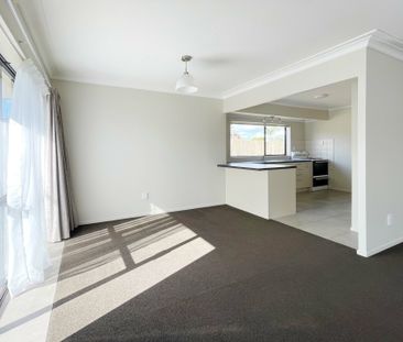 Low maintenance brick and tile unit - Photo 1