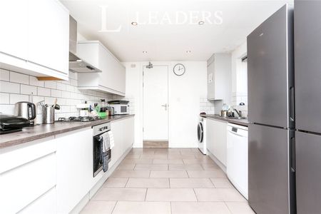 1 bedroom property to rent Howson Road, London, SE4 - Photo 2