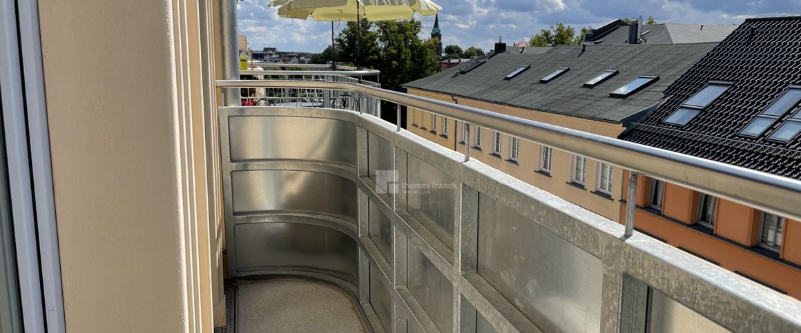 Altbauwohnung mit modernem Komfort: 100 m², Fahrstuhl, Dachterrasse + 2 Balkone + Pfaffenteichblick - Photo 1