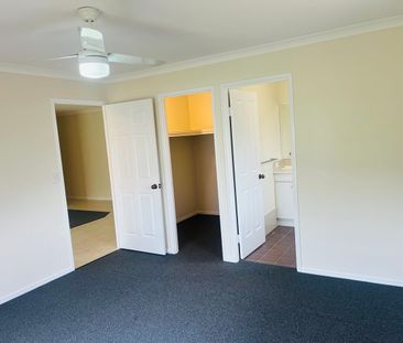 Freshly Updated 4-Bedroom Home with Double Garage – Parkinson - Photo 6