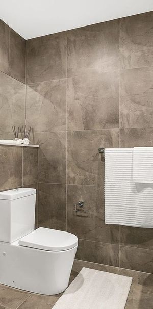 Luxurious Family Home with Designer Finishes & Spacious Living! - Photo 1