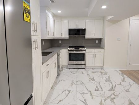 For Lease - 65 Villagewood Court, Vaughan, Ontario - Photo 5