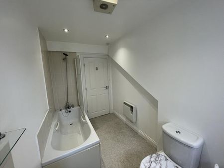 Cambridge Square, Middlesbrough - Photo 5