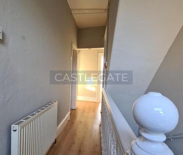 3 bedroom flat to rent - Photo 6