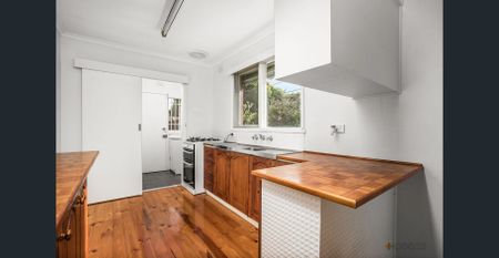 NEAT AS A PIN | HEATING AND COOLING | EASY ACCESS TO TRANSPORT - Photo 3