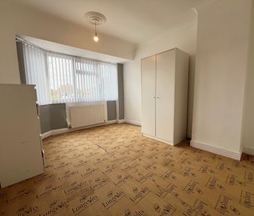 21 Wellsford Avenue, Solihull, B92 - Photo 4