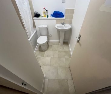 Room in a Shared Flat, Elmstead Avenue, HA9 - Photo 1