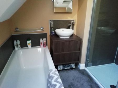 3 bedroom semi-detached house to rent - Photo 4