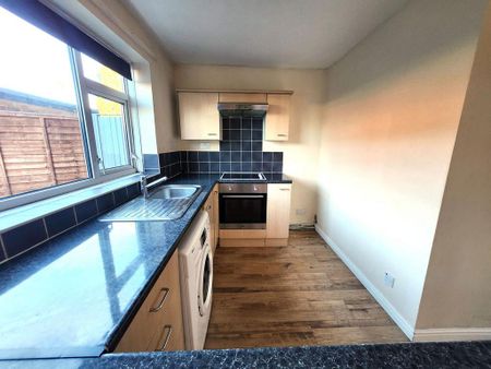 2 bedroom maisonette to rent - Photo 5