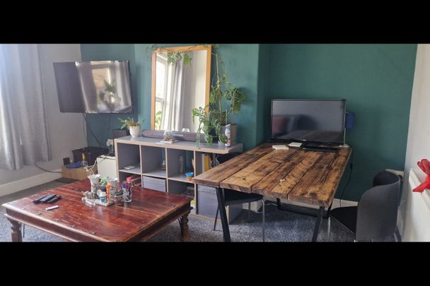 Room in a Shared Flat, Hanover Square, LS3 - Photo 1