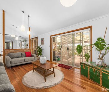 Cosy three-bedroom, two-bathroom home in ideal location - Photo 1