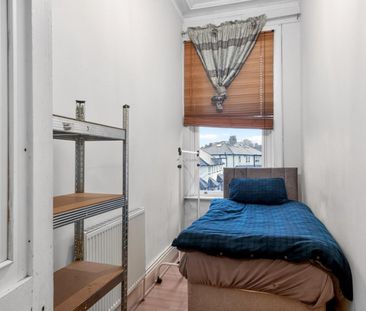 2 bedroom Flat To Let - Photo 6