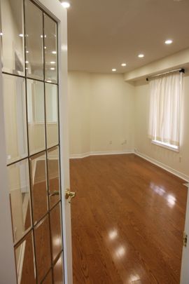 For Lease - 424 Oaktree Circle, Mississauga, Ontario - Photo 1