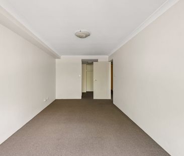 Garden-view residence in resort-style Sydney Park Village - Photo 6