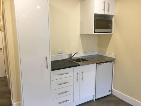 CITY CENTRE. 3 BEDROOM - Photo 3