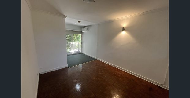 Location at its best... - Photo 1