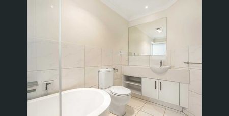 Modern & Spacious Townhouse in a Prime Burwood East Location - Photo 4