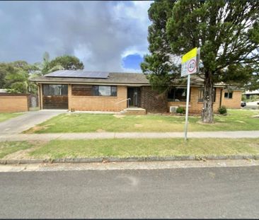Modern Family Home in Bradbury, NSW - Spacious and Comfortable - Photo 3