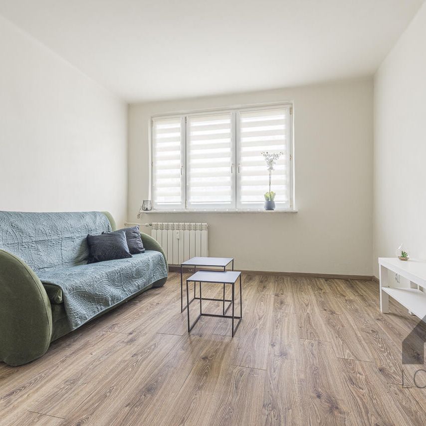 Piękna i wyposażona kawalerka na osiedlu Stałym w Jaworznie do wynajęcia | Spacer 3D - Zdjęcie 1