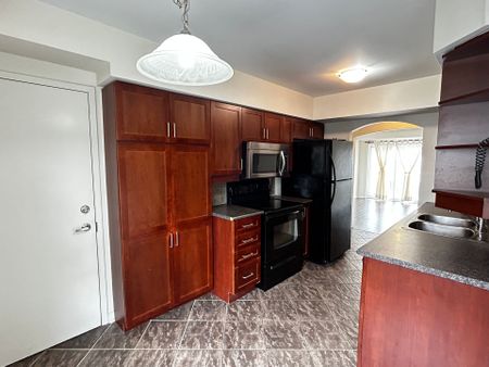 For Lease - 754 Neighbourhood Circle Unit# 2, Mississauga, Ontario - Photo 5