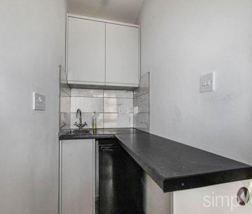 1 bedroom in a flat share to rent - Photo 6
