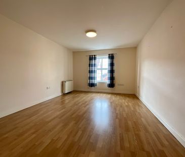 2 bedroom Apartment to let - Photo 2