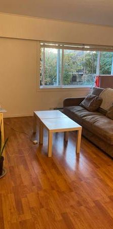 Sharably Large 1 Bedroom Apartment - Photo 1