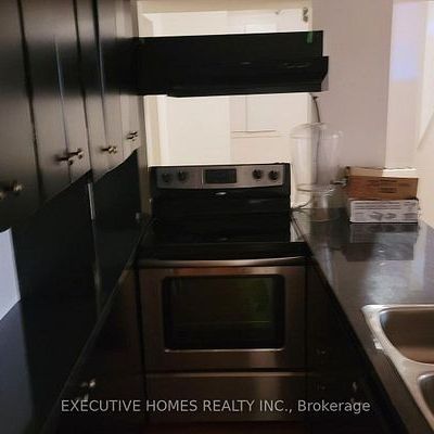 For Lease - 212 Hoover Park Drive, Whitchurch-Stouffville, Ontario - Photo 1