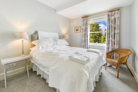 4 bedroom mews to rent - Photo 4