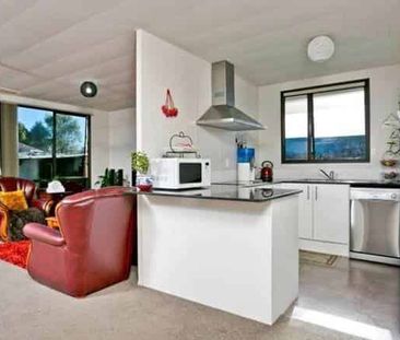 3-Bedroom House in Unsworth Heights. - Photo 4