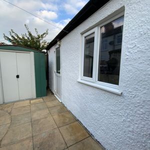 Studio Flat, Foxley Road, CR7 - Photo 2