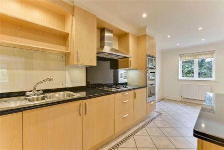 3 bedroom flat to rent - Photo 4