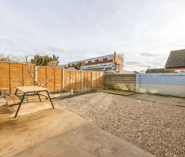 1 bedroom in a house share to rent - Photo 6