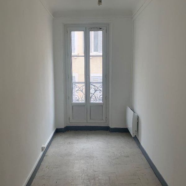 Appartement 3 pièces 73m2 MARSEILLE 1ER 725 euros - Photo 1