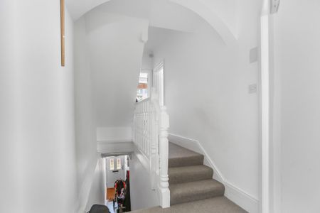 3 bedroom flat to rent - Photo 2