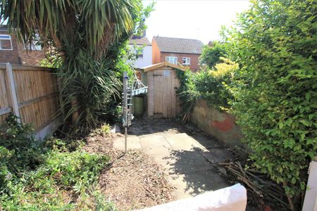 2 bedroom terraced house to rent - Photo 4