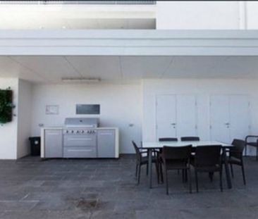 Modern Studio Apartment - Photo 6