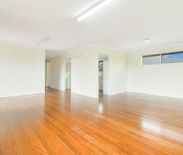 COASTAL LIVING IN A PRIME PALM BEACH LOCATION - Photo 4