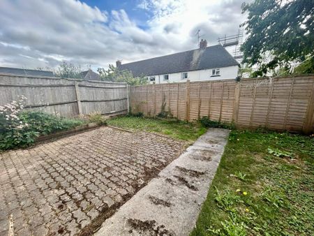 3 bedroom semi-detached house to rent - Photo 5