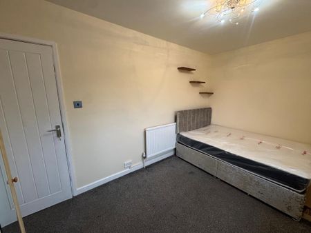 1 bedroom in a house share to rent - Photo 5