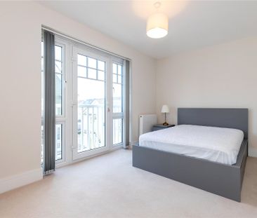 4 bedroom House in Maine Street, Reading - Photo 3