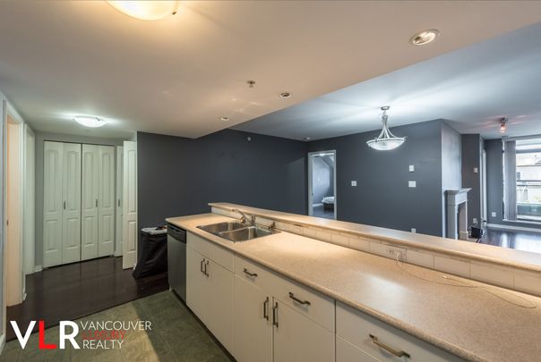 Condo in Vancouver West Side, BC - Photo 1