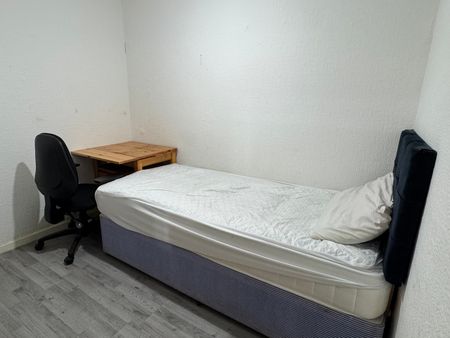 Room in a Shared Flat, Rutherglen, G73 - Photo 2