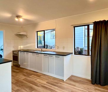 Spacious 3-Bedroom with Rural Views - Photo 3