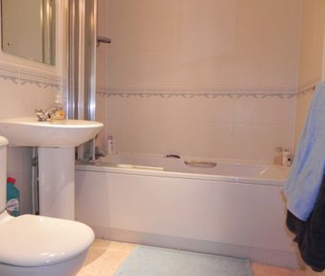 2 bed Flat for Rent - Photo 5