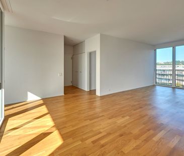Modern living with plenty of light and comfort in an ideal location - Photo 2
