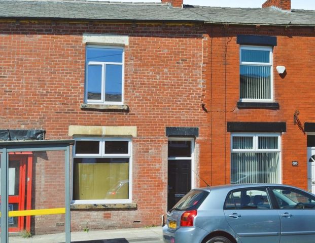 Hollins Road, Oldham - Photo 1