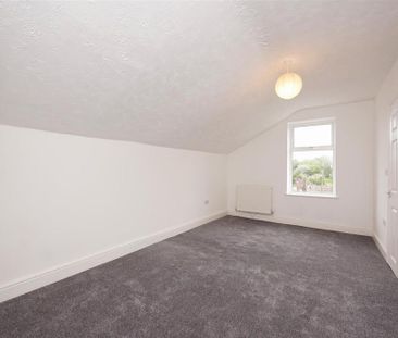 4 bedroom end of terrace house to rent - Photo 3